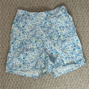Floral shorts with ruffle pockets